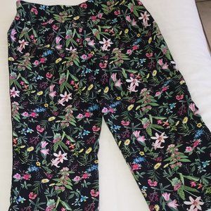 Roz & Ali Floral High Waisted Crop Pants. Size 12